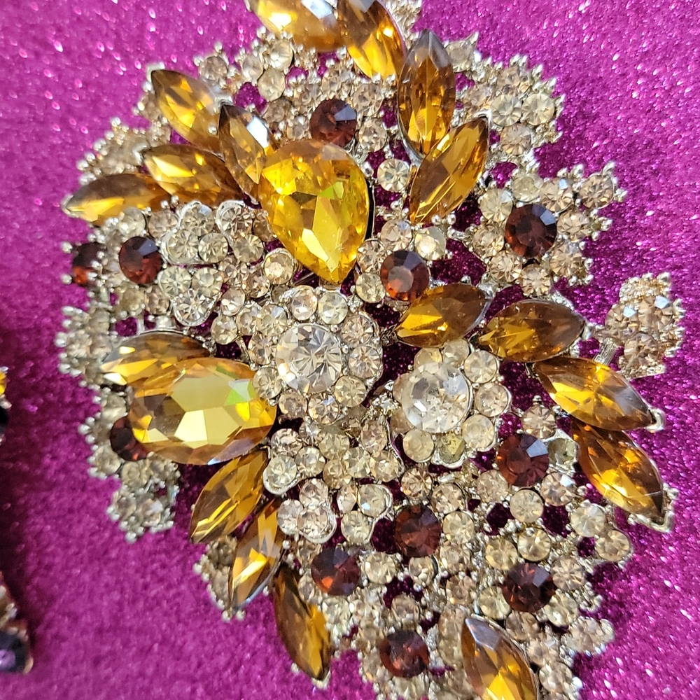 Jewelry - Picture 3 of 4